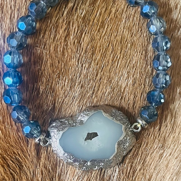 ๐ blue agate crystal elasticize bracelet with shimmering beads - Picture 5 of 12